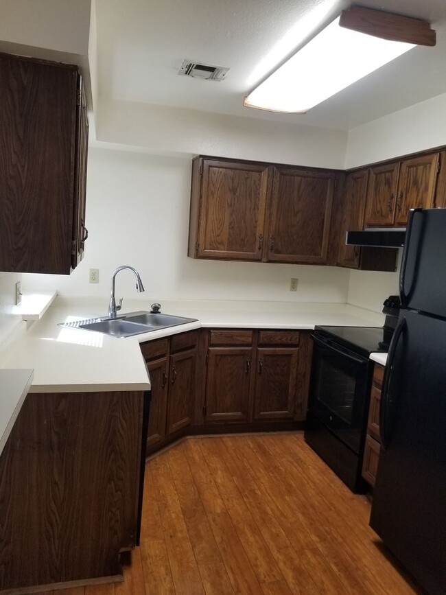 Building Photo - COMING SOON 2 BEDROOM 2 BATH CONDO WOODGLE...