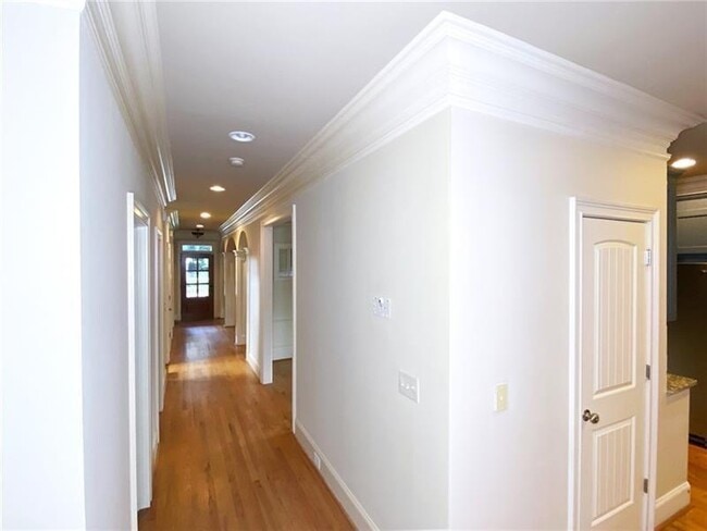 Building Photo - 286 Morgan Pl SE