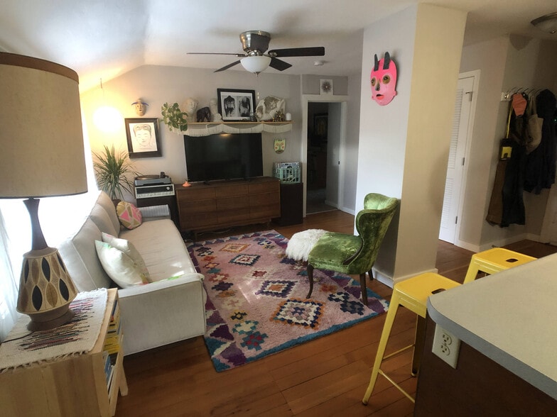 Building Photo - 1817 Spohn Ave