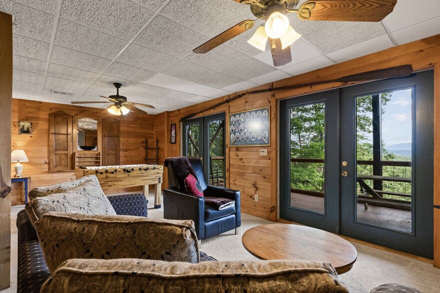 Building Photo - 120 Hummingbird Way