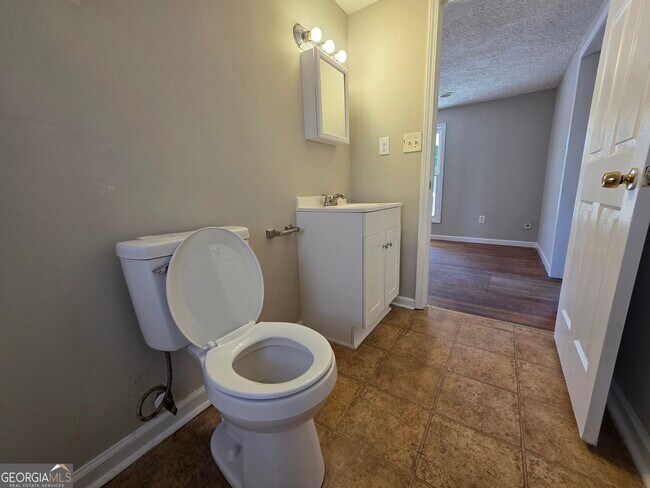 Building Photo - 531 Old Stone Rd