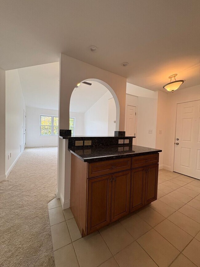 Building Photo - Completely updated 2 bed condo in desireab...