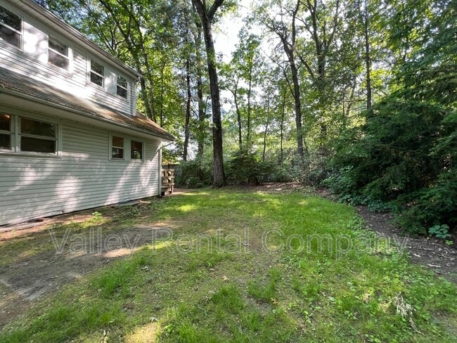 Building Photo - 124 Rocky Hill Rd