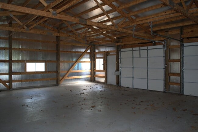 Building Photo - Nice 3 Bedroom Farm House In Fayette!