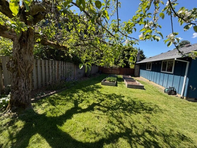 Building Photo - Charming Single-Level Retreat Near Multnomah Village – 3BR Home with Garage, RV Parking & Covered...