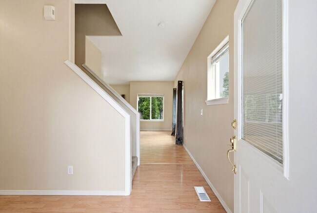 Building Photo - 1499 NE Birkshire Ct