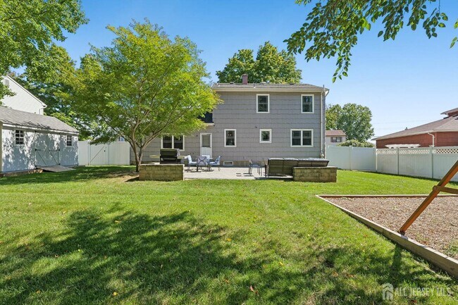 Building Photo - 49 Ochs Ave