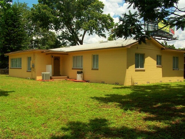 Building Photo - 1615 Crocker Ave