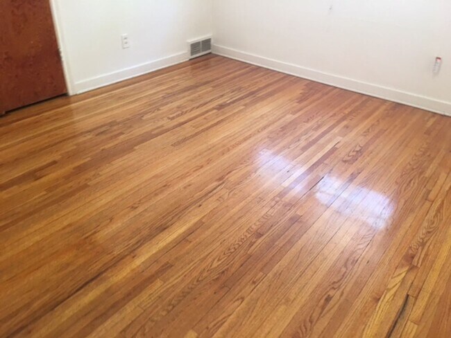 Building Photo - 1300 E Duplex