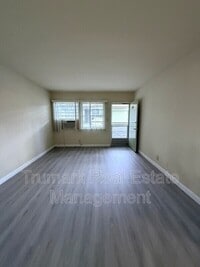 Building Photo - 2511.5 Montrose Ave