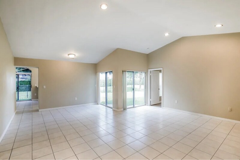 Building Photo - 210 NW 187th Ave