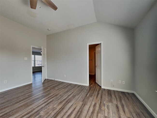 Building Photo - 21711 Falcongate Ct