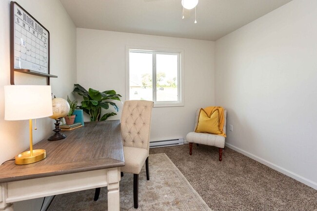 Building Photo - 3 Bedroom, Single-story Townhomes for rent...