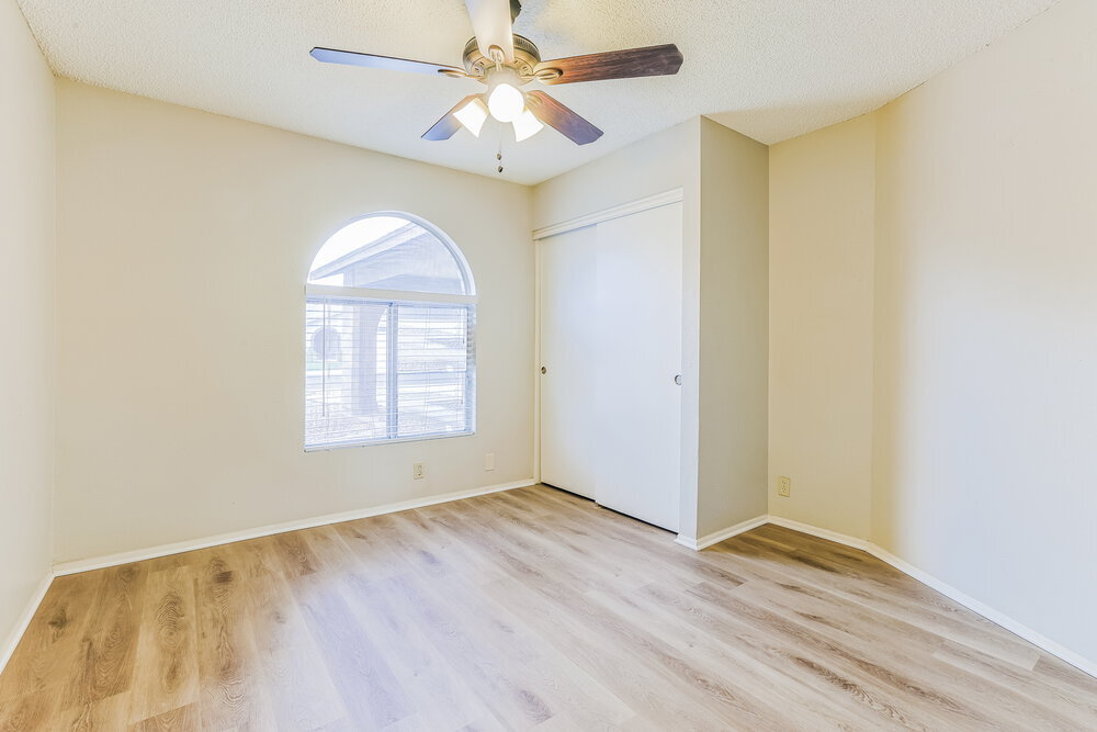 Building Photo - 503 W Cheyenne Dr