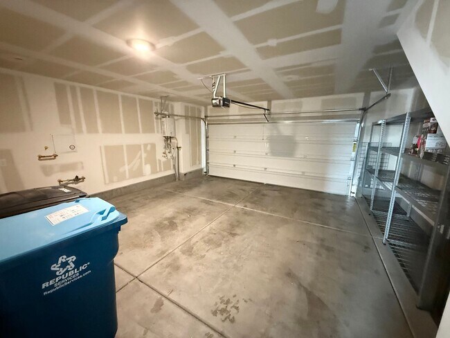 Building Photo - Modern Townhome Near Lone Mountain | Gated & Pool