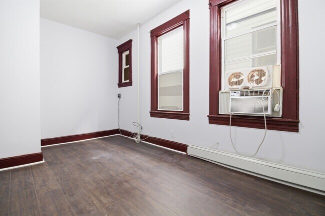 Building Photo - 35 W 52nd St