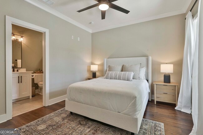 Building Photo - 3042 State St