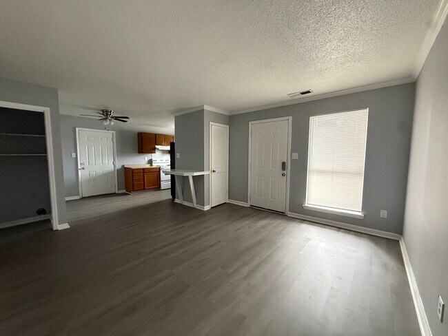 Building Photo - Platinum House LLC