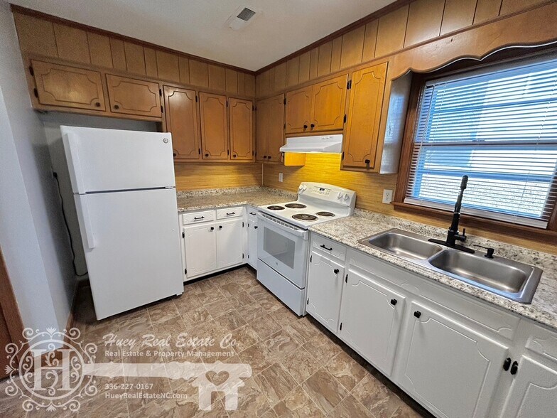 Building Photo - 296 7th St