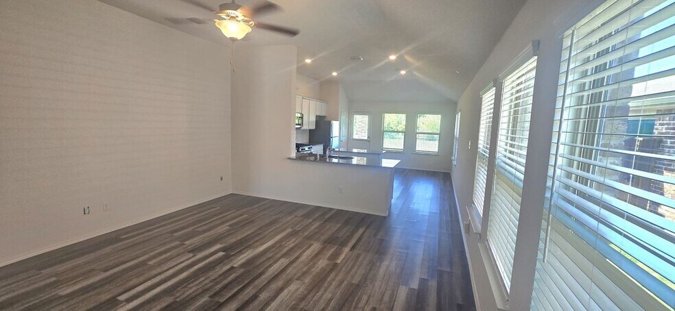 Building Photo - 1350 Acmite Ave