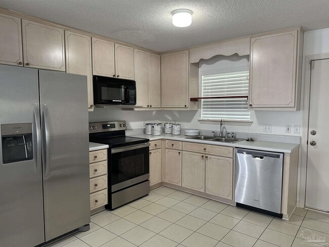 Building Photo - 5511 Custer Dr