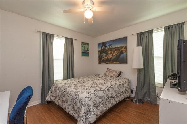 Building Photo - 211 W 55th St