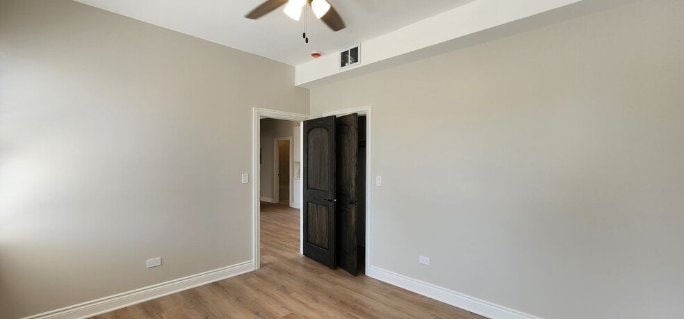 Building Photo - 2552 S Central Park Ave