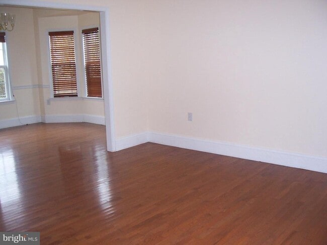 Building Photo - 11 Corvair Ln