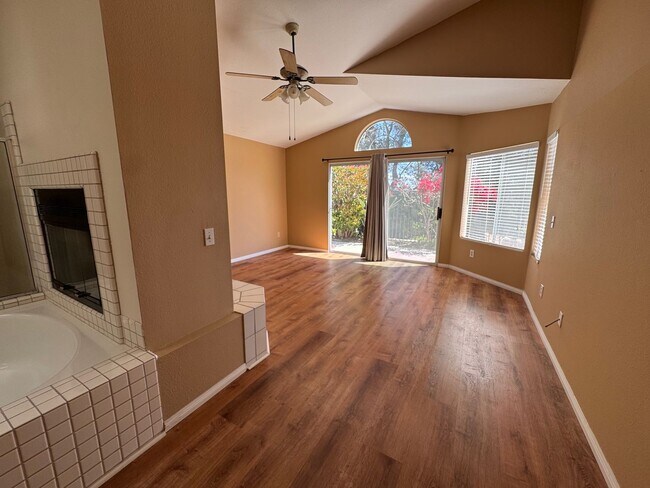 Building Photo - Open House Saturday 5/3 from 10 to 2pm-Bea...