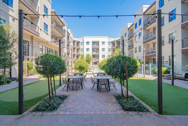 Building Photo - 730 E Marlette Ave