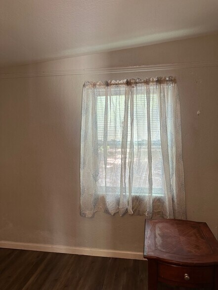 Building Photo - 10529 Keuka Dr