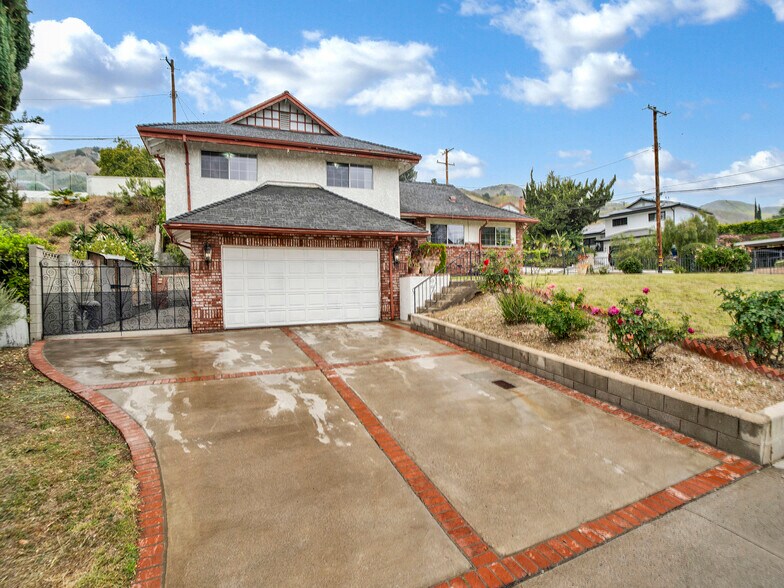 Primary Photo - 10601 Kurt St