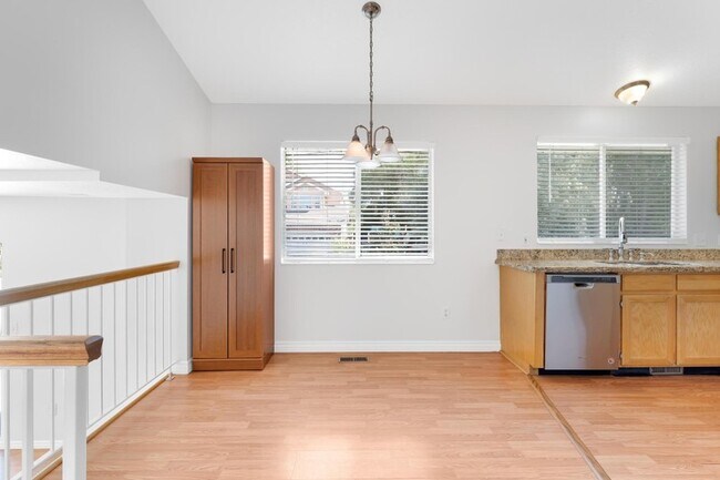 Building Photo - 557 E 8240 S