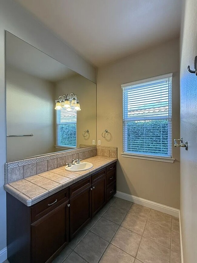 Building Photo - Spacious Luxury Home in Prestigious Country Club Community