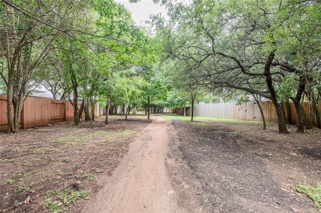 Building Photo - 2205 Independence Dr
