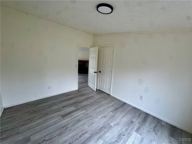 Building Photo - 4943 Forest Ave