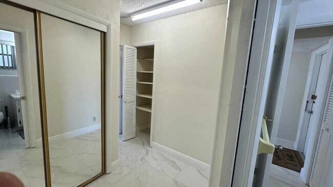 Building Photo - 330 SE 2nd St