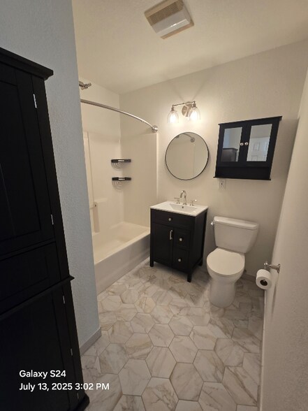 Building Photo - 9310 Manor Dr