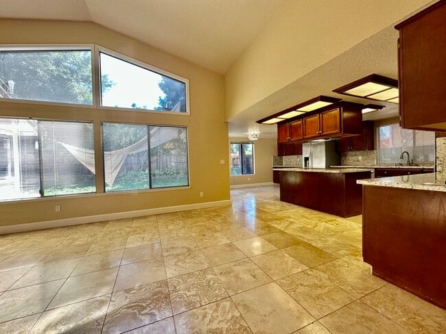 Building Photo - Beautiful 4 Bedroom Single Story For Rent in Gold River!