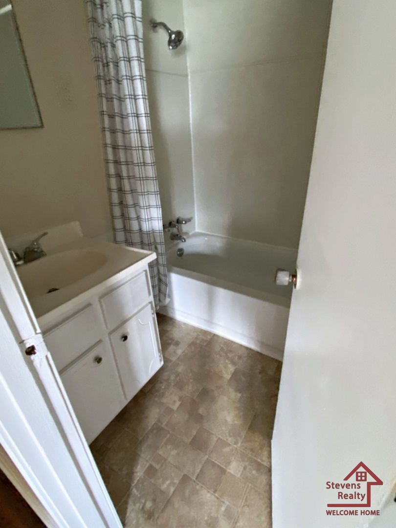 Building Photo - 25 N Franklin Ave