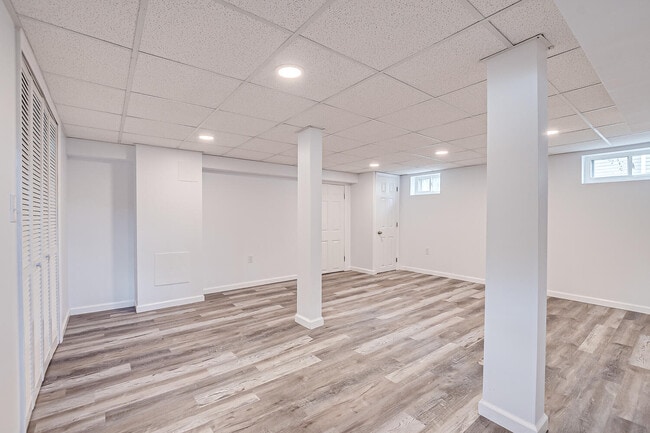 Building Photo - 364 Brightwood Ave