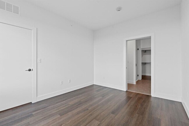Building Photo - 4315 S Congress Ave