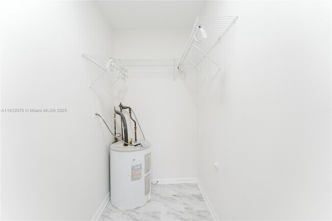 Building Photo - 1020 SW 74th Ave