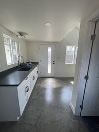 Building Photo - 1339 E 8th St