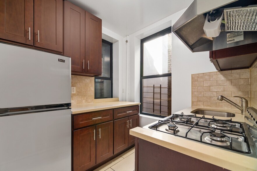 Building Photo - 46 Downing St