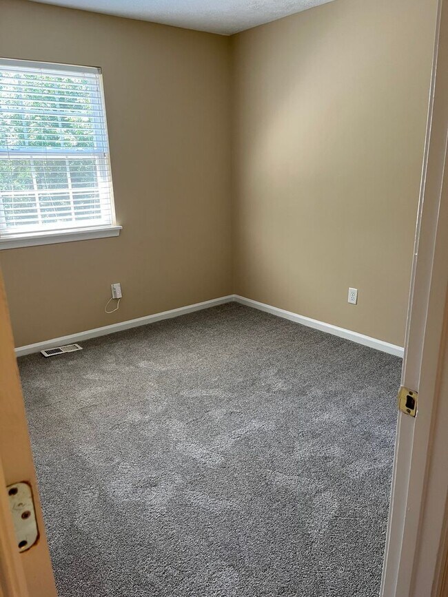 Building Photo - Newly Renovated ; Available Now