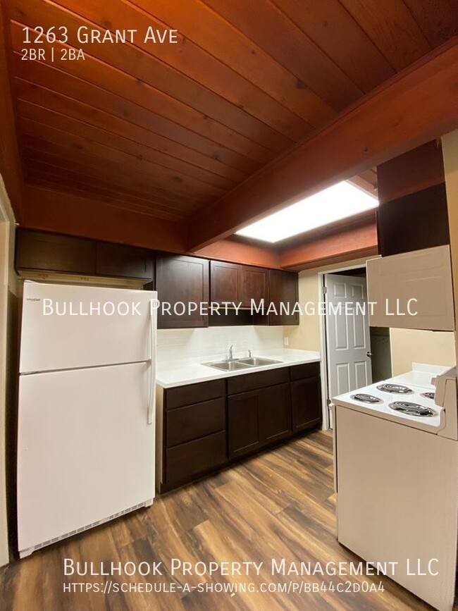 Building Photo - MOVE IN SPECIAL $300 off first full months...