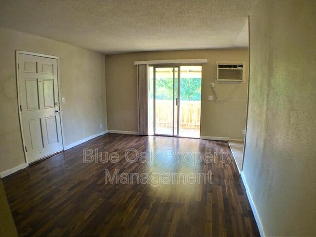 Building Photo - 346 Hickory St