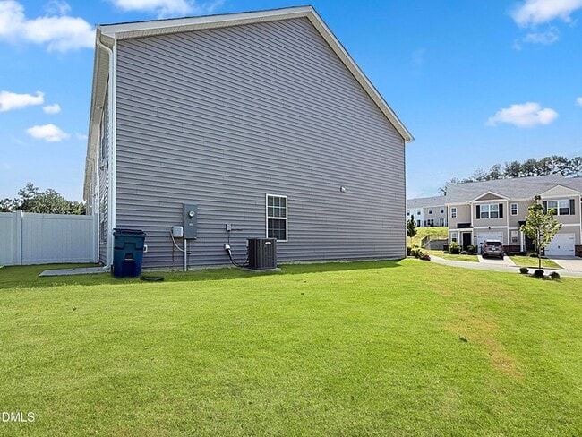 Building Photo - 2301 Gracie Ln