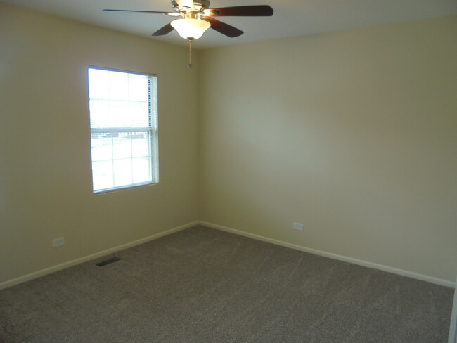 Building Photo - 302 Teak Ln